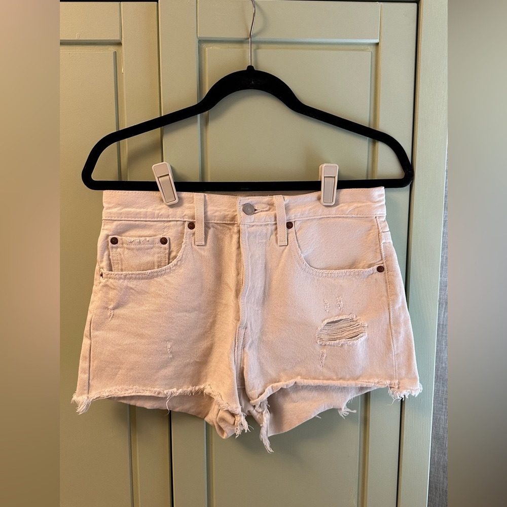 Levis 501 original fit high rise shorts, size 26, in cream